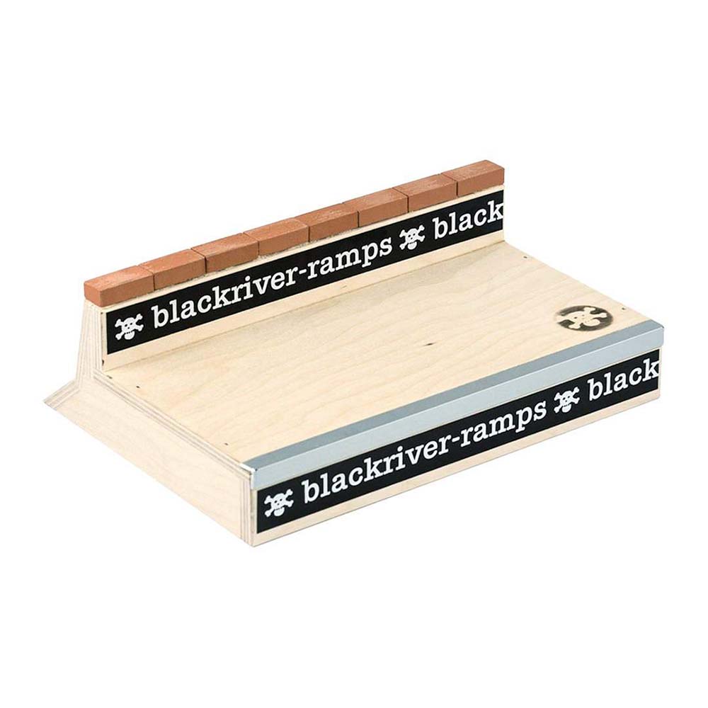 Blackriver Linehan Pro 2 – Fingerboard Holz-Obstacle mit Mini-Ziegeln & Coping