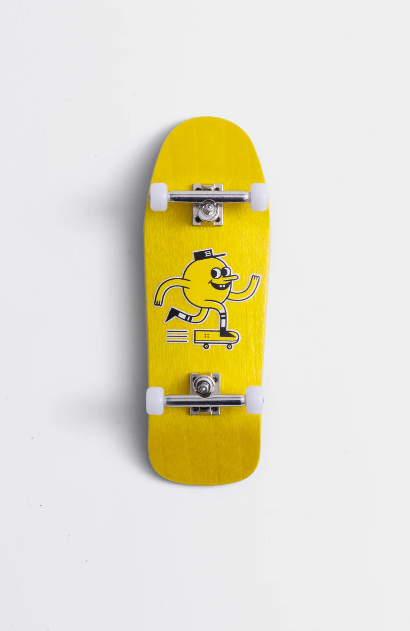 BLAST SKATES Fingerboard Komplettset Mascot Logo 34mm Gelb – Shaped Deck
