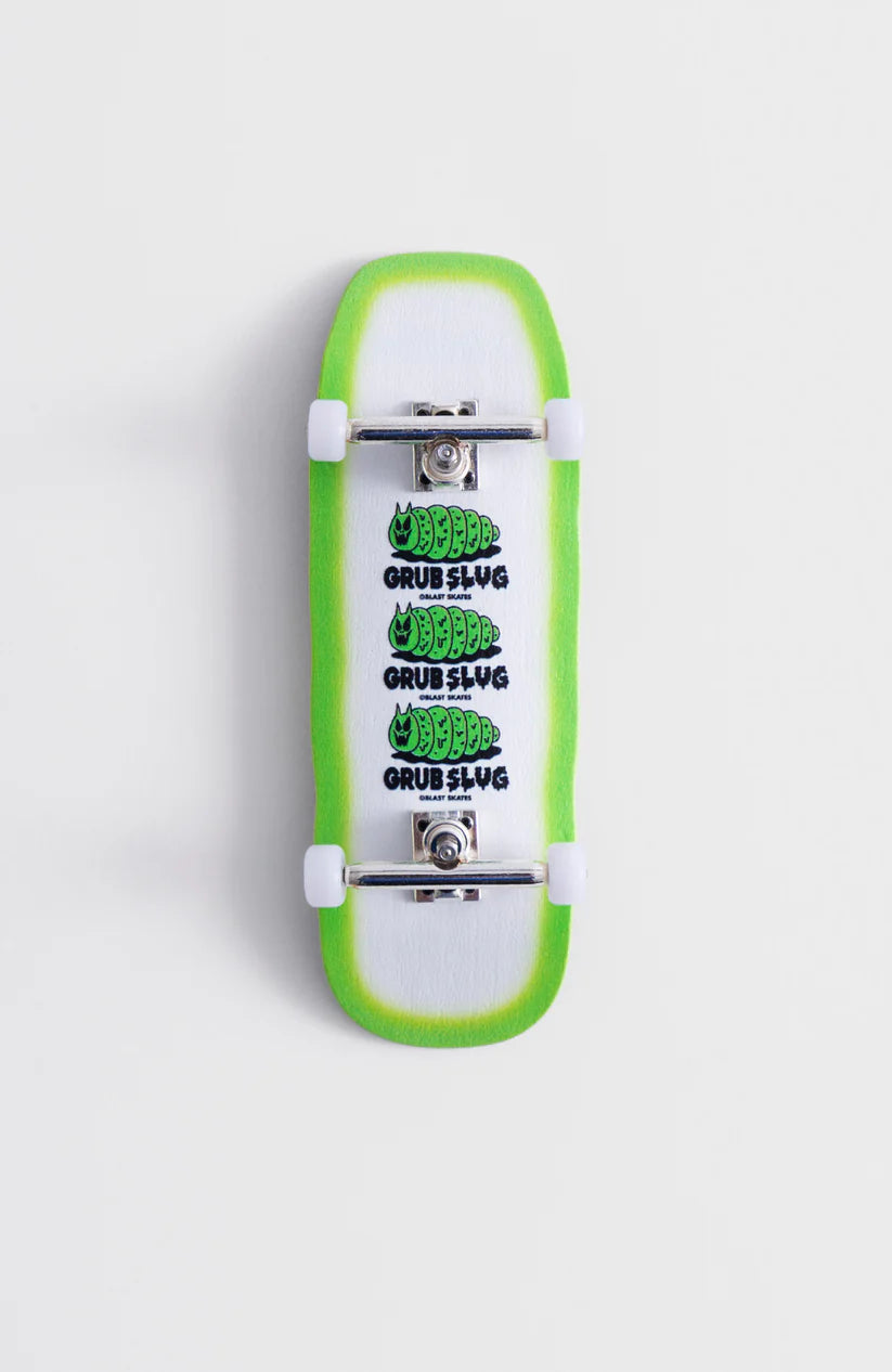 BLAST SKATES Fingerboard Komplettset Grub Slug 34mm Weiß/Grün – Shaped Deck